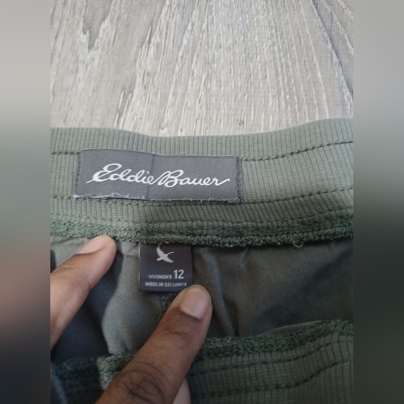 Eddie Bauer Women Pull On Green Cuffed Pants. Size 12. Has Pockets. Casual - Picture 4 of 7